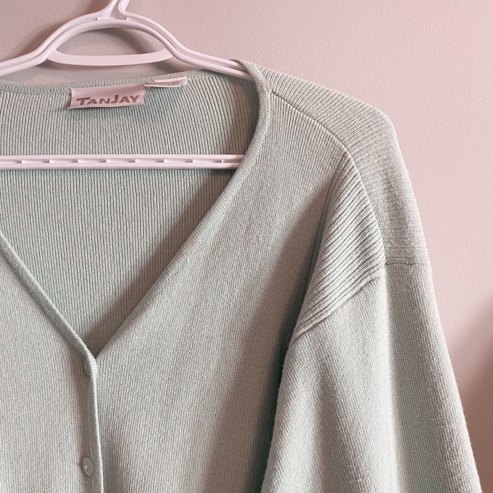 SOLD 🚫 Beautiful Green Cardigan!